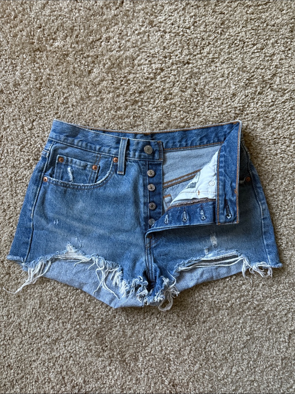 Levi’s button fly high rise 501 cutoff shorts size 26 - Picture 2 of 9